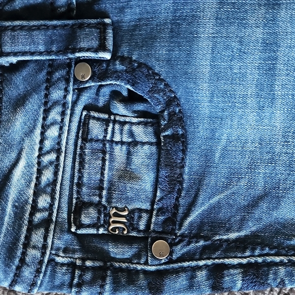 🥰HP🥰 EUC Miss Me: Signature Skinny Stretch Jean, Dark/Light contrasted wash - Picture 7 of 9